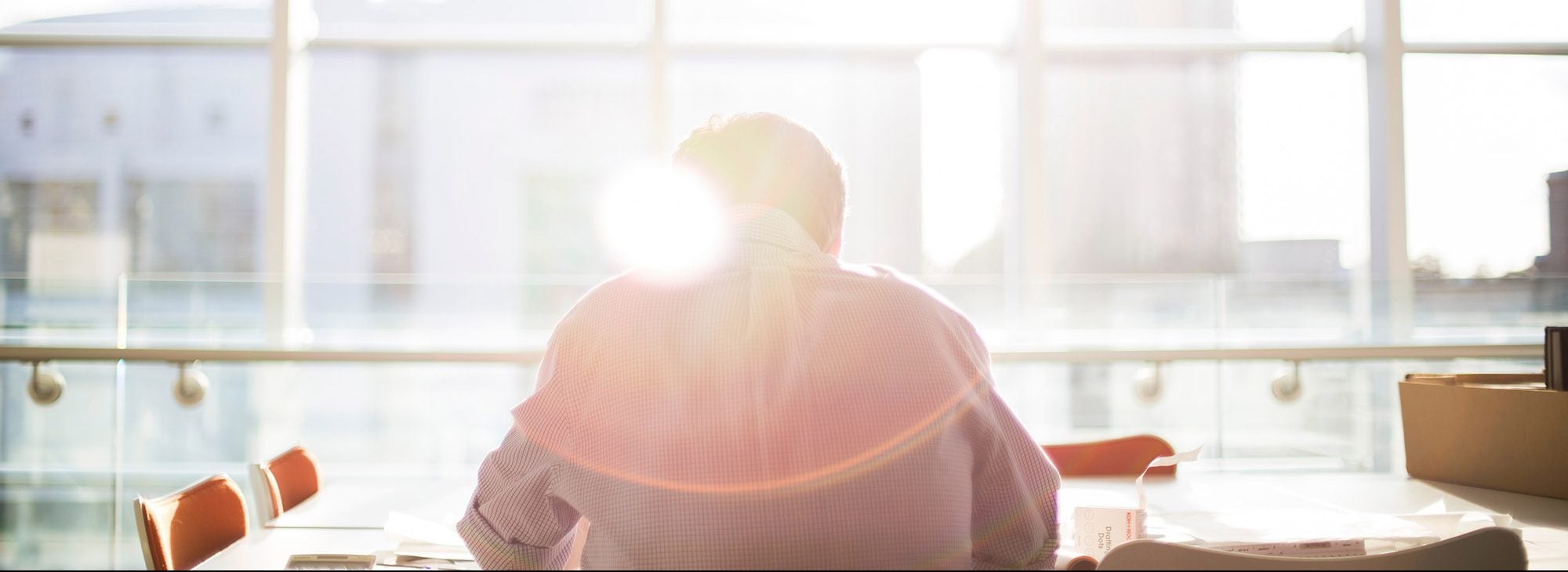 the back of a man wearing a red shirt